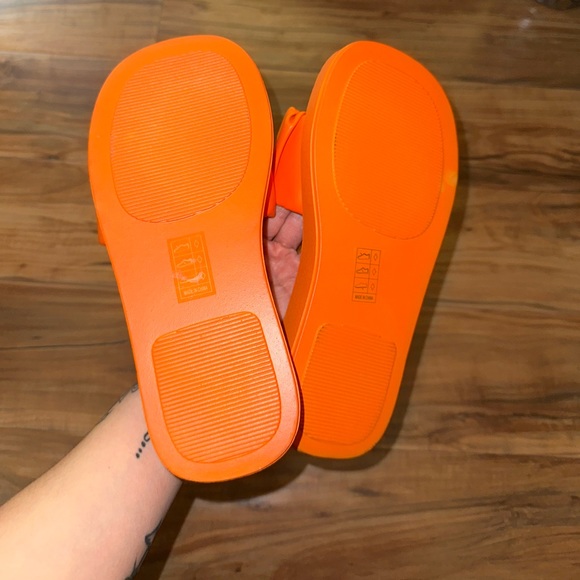 Platform slides - Picture 2 of 4